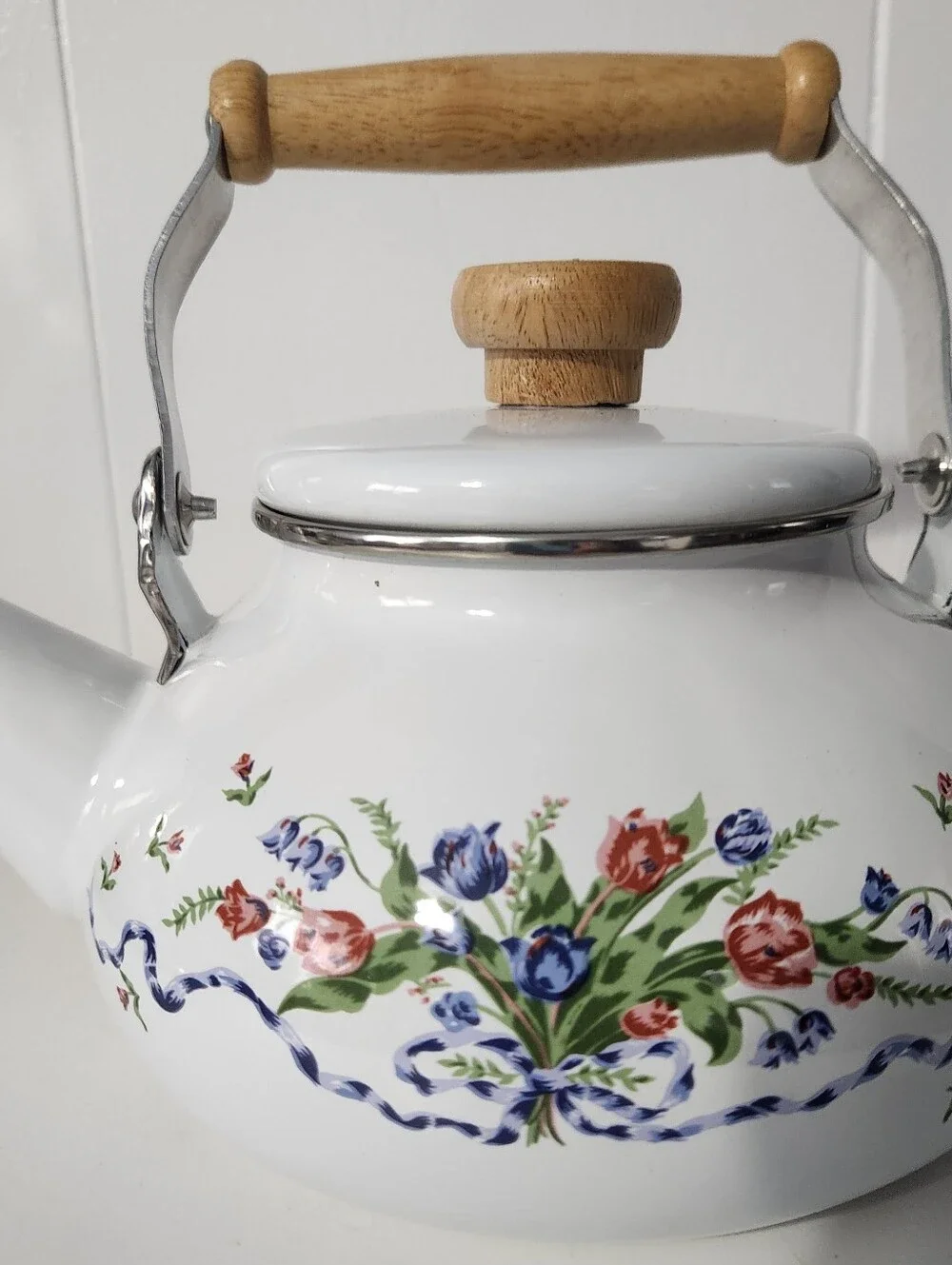 Vintage Floral White Porcelain Enamel On Steel 2.5 Qt Teapot Wood Handle